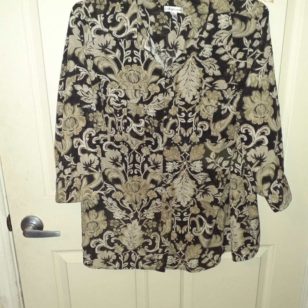 Croft and Barrow button up top